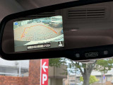 ディスプレイ付ルームミラーでクルマを上空から見下ろしているかのように、状況を把握できます。4つのビュー「トップ・フロント・サイド・バックビュー」を切り替えることで狭い場所でも周囲が映像で確認できます