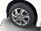 かっこいいホイールですね。 車のイメージを大きく左右するホイール部分はコダワリを持ちたいですね。