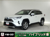 様々なライフスタイルにマッチしたカーライフの可能性を広げるSUV。厳選されたトヨタ認定中古車のRAV4ハイブリッドです。