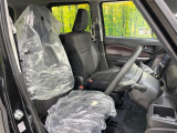運転席シート廻りは使用感も少なく、良好な状態となっています。前オーナー様が丁寧に使っていたことがよくわかりますね。