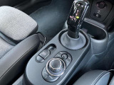車両の詳細、ご質問につきましては、弊社営業スタッフまでお気軽にご連絡下さいませ。遠方のお客様には実車の詳細画像送信も承ります。