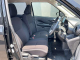快適に運転できるドライブポジション!運転席シートリフターとシートスライドで、無理のない運転姿勢がとれます。