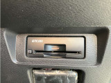ETC車載器付きです♪高速道路をスイスイと通過!で、キャシュレス!クルマは料金所をノンストップで通過することができます☆