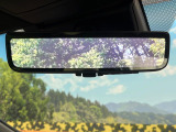 【デジタルインナーミラー】後席の大きな荷物や同乗者で後方が確認しづらい時でも安心!カメラが撮影した車両後方の映像をルームミラー内に表示。クリアな視界で状況の確認が可能です!