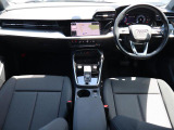 Audi正規ディーラーが高品質をお約束。高度な訓練・教育を受けたAudi専任メカニックが、100項目にもおよぶ精密な点検を実施いたします。すべてをクリアしたAudi車だけが、あなたのお手元に届けられるのです。