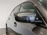 【BMWミラー】視認性の高いスタイリッシュなミラー。自動防眩機能も付いており夜間のドライビングをサポートします。
