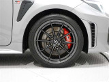 タイヤサイズは(235/40R18)で純正アルミホイールです。
