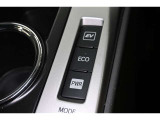 3つの走行モードがあります。『EVモード』はモーターのみで走行しガソリンを消費しないハイブリッド車ならではの環境にも優しい走行です。