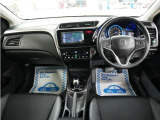 運転にかかわる様々な操作を安全に行えるように視点移動が少なく、操作性に配慮されたスイッチ類が凝縮されたコクピットです。