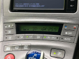 【オートエアコン】一度お好みの温度に設定すれば、車内の温度を検知し風量や温度を自動で調整。暑い&hellip;寒い&hellip;と何度もスイッチ操作をする必要はありません。快適な車内空間には必須の機能ですね♪