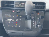 オートエアコンで温度調整も楽チン!四季を問わず快適に運転することが出来ます。