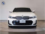 【キドニーグリル】BMWは約90年もの間、ほぼ全ての車両にひと目でBMWだと分かるこの特徴的なフロントグリルが備えられ、デザイン・アイコンとして親しまれてきました。
