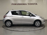 【まるごとクリーニング】シートを取り外し、車内を徹底洗浄。隅々まで丁寧に仕上げています。