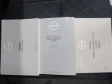 取扱い説明書 整備記録簿です前オ-ナ-の整備歴がわかるため無駄な部品。工賃が発生せず効率の良い整備が行えますまた丁寧に乗っていた証拠でもありますので車両状態の信頼性にもつながってまいります