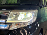 【LEDヘッドライト】悪天候や夜間走行時も良好な視界を確保し安心して運転できる高輝度LEDヘッドライトを装備!点灯速度が早く、消費電力も抑えられています。