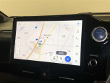 【10.5インチディスプレイオーディオ】各種オーディオ機能とスマホ連携機能を搭載。コネクティッドナビ対応。従来の車載ナビ機能も搭載しています。機能の詳細につきましては、展示店舗までお尋ねください。