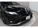 プリクラッシュセーフティに交差点右折時の対向直進車、ならびに右左折時の対向方向から横断してきた歩行者も検知可能にした「Toyota Safety Sense」を装備しています。