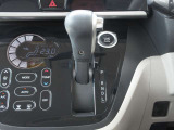 CVT(無断変速機)採用で滑らかな加速が出来ます! インパネシフトなので足元も広々です☆