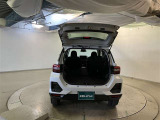 バックドアを上げた状態です。シートを倒せば荷室のスペースが広くなります!用途に合わせて快適な室内を!
