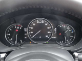 必要な情報を確認しやすいメーターまわりです。運転中の見やすさもポイントです。
