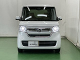 LEDヘッドライトを装備しています。LEDヘッドライトはとても明るく、雨の日や夜間走行も安全・安心です。オートライトコントロール付きで周囲の明るさに応じて自動で点灯・消灯します
