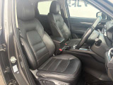 人間工学に基づいた設計で、理想的な運転姿勢を常にキープします。Ergonomic design maintains your ideal driving posture.