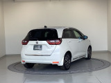 バックカメラが付いているのでバックでの車庫入れも安心です。