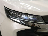 LEDヘッドライトです。デザイン性がよくとても明るいので、夜間の走行や悪天候でも安心です。しかも長寿命!