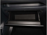新しい時代の到来!便利なスマートキー付です。プッシュエンジン式スタートスイッチが新鮮さを感じます。ポケットに鍵を入れたままでもエンジン始動致します。まずは体験してみて下さい