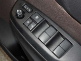 電動格納式ドアミラー・パワーウインドウを装備しています。