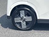高級感引き立てるアルミ装着車。お洒落は足元からですね!