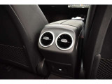 【クライメートコントロール(左右独立調整)】運転席、助手席の方で温度設定を可能とし、それぞれ快適性を実現できます