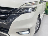 【LEDヘッドライト】悪天候や夜間走行時も良好な視界を確保し安心して運転できる高輝度LEDヘッドライトを装備!点灯速度が早く、消費電力も抑えられています。