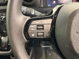 ステアリングにオーディオ操作スイッチが付いています。オーディオ画面に直接タッチしなくても操作が出来ますので、運転に集中できます。