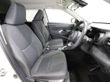 ゆったり室内で運転もしやすいです♪使い勝手の良い配置も考えられています!!