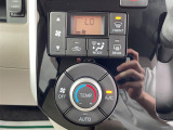 【エアコン】『エアコン装備』の画像になります。暑い夏でも寒い冬でも、車内に快適な空気を届けるので、いつでも快適な車内空間を創り上げます!