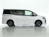 両側パワースライドドア付きだから、狭い駐車スペースなどでの 乗り降りラクラク!小さなお子さまのいるご家庭には嬉しい装備。