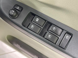 【電動格納ミラー】サイドミラーは電動格納式となっており、狭い駐車場でもキズがつくリスクを抑えられます。