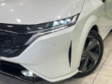 【LEDヘッドライト】悪天候や夜間走行時も良好な視界を確保し安心して運転できる高輝度LEDヘッドライトを装備!点灯速度が早く、消費電力も抑えられています。