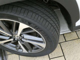 タイヤ残り溝もバッチリ!溝が少ないとスリップしたりブレーキ時の制動距離が長くなってしまいます。交換までまだまだ余裕があるのは経済的にも助かります。