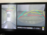 パノラミックビューモニター付きです。車両を上から見たような映像をディスプレイオーディオ画面に表示。運転席からの目視だけでは見にくい、車両周辺の状況をリアルタイムでしっかり確認できます。