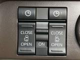両側電動スライドドアのスイッチ付です。車内からもスイッチひとつで楽にドアの開閉が可能です。電動なので開閉時に力を使う必要がなく、半ドアになることもありません!