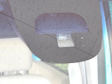 【ホンダセンシング】走行中に前方の車両等を認識し、衝突しそうな時は警報とブレーキで衝突回避と被害軽減をアシスト。より安全にドライブをお楽しみいただけます。