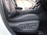 パワーシート搭載。微妙な調整が手軽にでき、ピッタリなポジションで運転することが可能です。