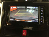 バックガイドモニターで、後方を確認しながら安心して駐車することができます。運転初心者も熟練者も必須の機能ですよ!