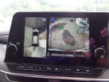上から見下ろす感覚で駐車する事が出来るアラウンドビューモニター装備。映像はナビ画面に映ります。
