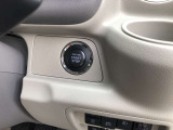 ステアリング右に備えたプッシュスターター。エンジンスタートもドアのロックも指先一つでワンタッチ