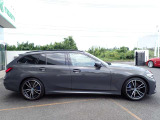 自社塗装ブース【プッシュプル式】も完備しております!塗料は【STANDOX(スタンドックス)を使用しております!板金作業もお任せください!無料代車30台完備しております!