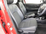 高いホールド性で運転姿勢が安定します。長距離ドライブでも疲れにくいのが魅力です。快適なドライビングライフをお送りください♪
