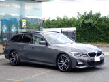 BMW在庫保有台数常時100台以上!ご来店の際はBMW本店(厚木市下荻野140-1)にご来店ください!弊社自慢の全天候型ショールーム!BMW在庫保有台数常時100台以上ございます!